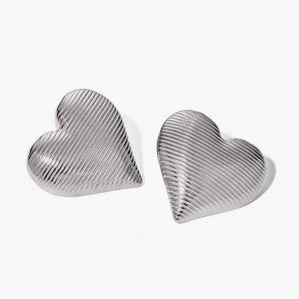 Silver heart earrings N465